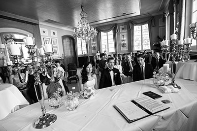 Hochzeitsfotografie des Brautpaares Juliet und Gernot in der Wasserbug zu Köln