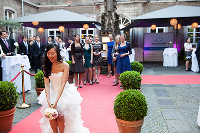 Hochzeitsfotografie des Brautpaares Juliet und Gernot in der Wasserbug zu Köln