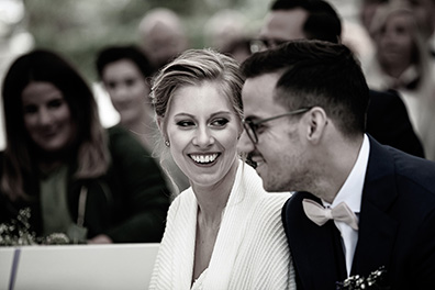 Hochzeitsfotos von Lena und Roko auf ihrer freien Trauung im Schloss Grünewld in Solingen