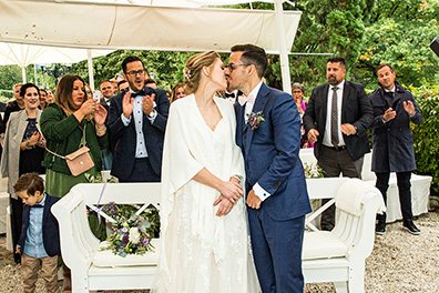 Hochzeitsfotos von Lena und Roko auf ihrer freien Trauung im Schloss Grünewld in Solingen