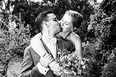 Hochzeitsfotos von Lena und Roko auf ihrer freien Trauung im Schloss Grünewld in Solingen