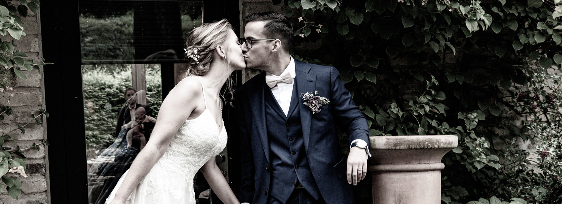 Hochzeitsfoto von Lena & Roko auf dem Schloss Grünewald in Solingen