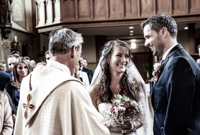 Hochzeitsfotos der kirchlichen Trauung in der St. Stephanus -Kirche in Kessel und in der Viller Mühle in Goch 