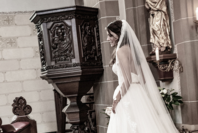 Hochzeitsfotos der kirchlichen Trauung in der St. Stephanus -Kirche in Kessel und in der Viller Mühle in Goch 