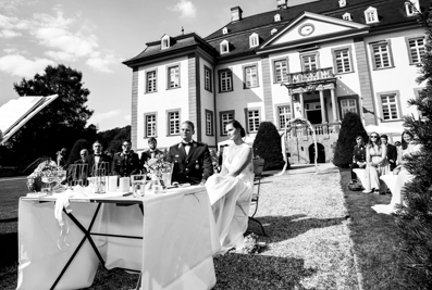 Hochzeitsfotos der freien Trauung auf dem Schloss Körtlinghausen in der Nähe von Warstein