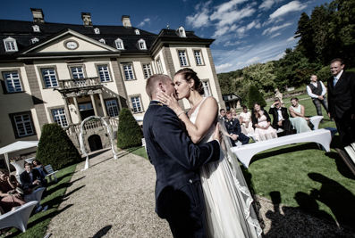 Hochzeitsfotos der freien Trauung auf dem Schloss Körtlinghausen in der Nähe von Warstein