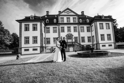 Hochzeitsfotos der freien Trauung auf dem Schloss Körtlinghausen in der Nähe von Warstein