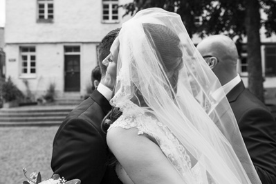 Hochzeitfoto in der St. Lambertus-Kirche in Mettmann und in der Villa Media in Wuppertal