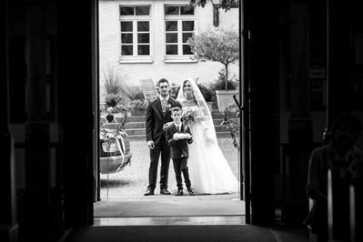 Hochzeitfoto in der St. Lambertus-Kirche in Mettmann und in der Villa Media in Wuppertal