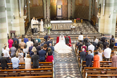 Hochzeitfoto in der St. Lambertus-Kirche in Mettmann und in der Villa Media in Wuppertal