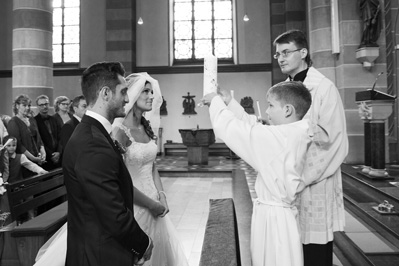 Hochzeitfoto in der St. Lambertus-Kirche in Mettmann und in der Villa Media in Wuppertal