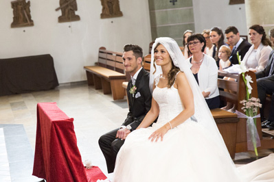 Hochzeitfoto in der St. Lambertus-Kirche in Mettmann und in der Villa Media in Wuppertal