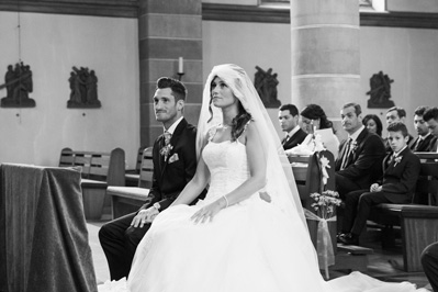 Hochzeitfoto in der St. Lambertus-Kirche in Mettmann und in der Villa Media in Wuppertal