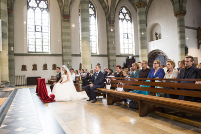 Hochzeitfoto in der St. Lambertus-Kirche in Mettmann und in der Villa Media in Wuppertal