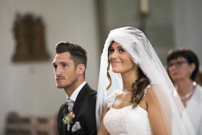 Hochzeitfoto in der St. Lambertus-Kirche in Mettmann und in der Villa Media in Wuppertal