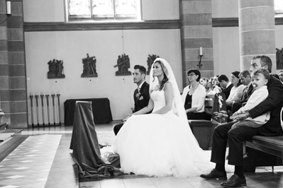 Hochzeitfoto in der St. Lambertus-Kirche in Mettmann und in der Villa Media in Wuppertal