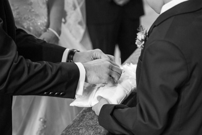 Hochzeitfoto in der St. Lambertus-Kirche in Mettmann und in der Villa Media in Wuppertal