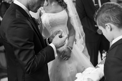 Hochzeitfoto in der St. Lambertus-Kirche in Mettmann und in der Villa Media in Wuppertal