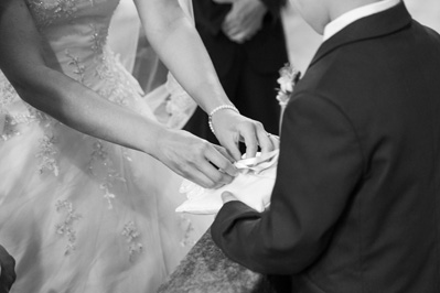 Hochzeitfoto in der St. Lambertus-Kirche in Mettmann und in der Villa Media in Wuppertal