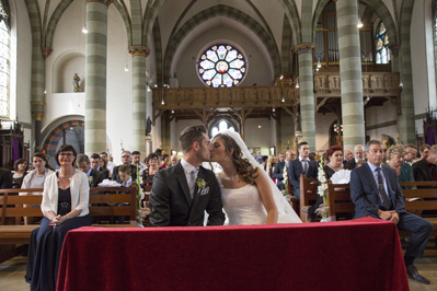 Hochzeitfoto in der St. Lambertus-Kirche in Mettmann und in der Villa Media in Wuppertal