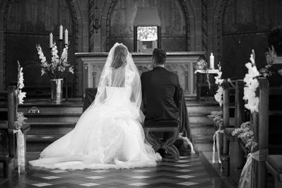 Hochzeitfoto in der St. Lambertus-Kirche in Mettmann und in der Villa Media in Wuppertal