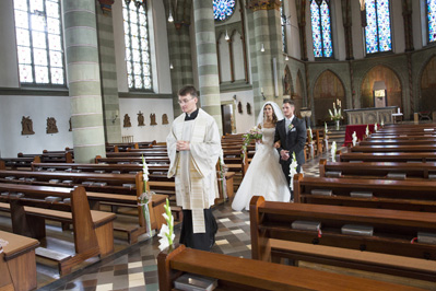 Hochzeitfoto in der St. Lambertus-Kirche in Mettmann und in der Villa Media in Wuppertal