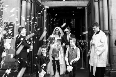 Hochzeitfoto in der St. Lambertus-Kirche in Mettmann und in der Villa Media in Wuppertal