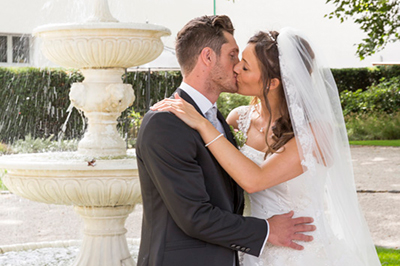 Hochzeitfoto in der St. Lambertus-Kirche in Mettmann und in der Villa Media in Wuppertal