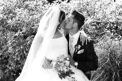 Hochzeitfoto in der St. Lambertus-Kirche in Mettmann und in der Villa Media in Wuppertal