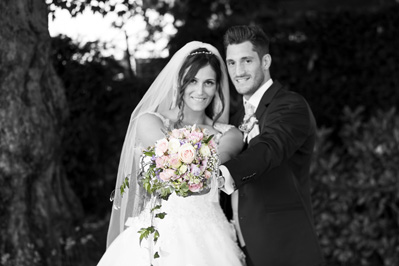 Hochzeitfoto in der St. Lambertus-Kirche in Mettmann und in der Villa Media in Wuppertal