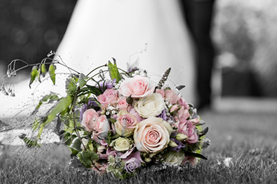 Hochzeitfoto in der St. Lambertus-Kirche in Mettmann und in der Villa Media in Wuppertal