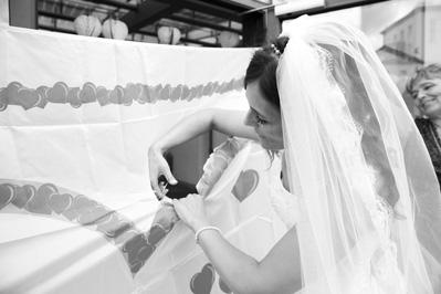 Hochzeitfoto in der St. Lambertus-Kirche in Mettmann und in der Villa Media in Wuppertal