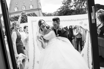 Hochzeitfoto in der St. Lambertus-Kirche in Mettmann und in der Villa Media in Wuppertal