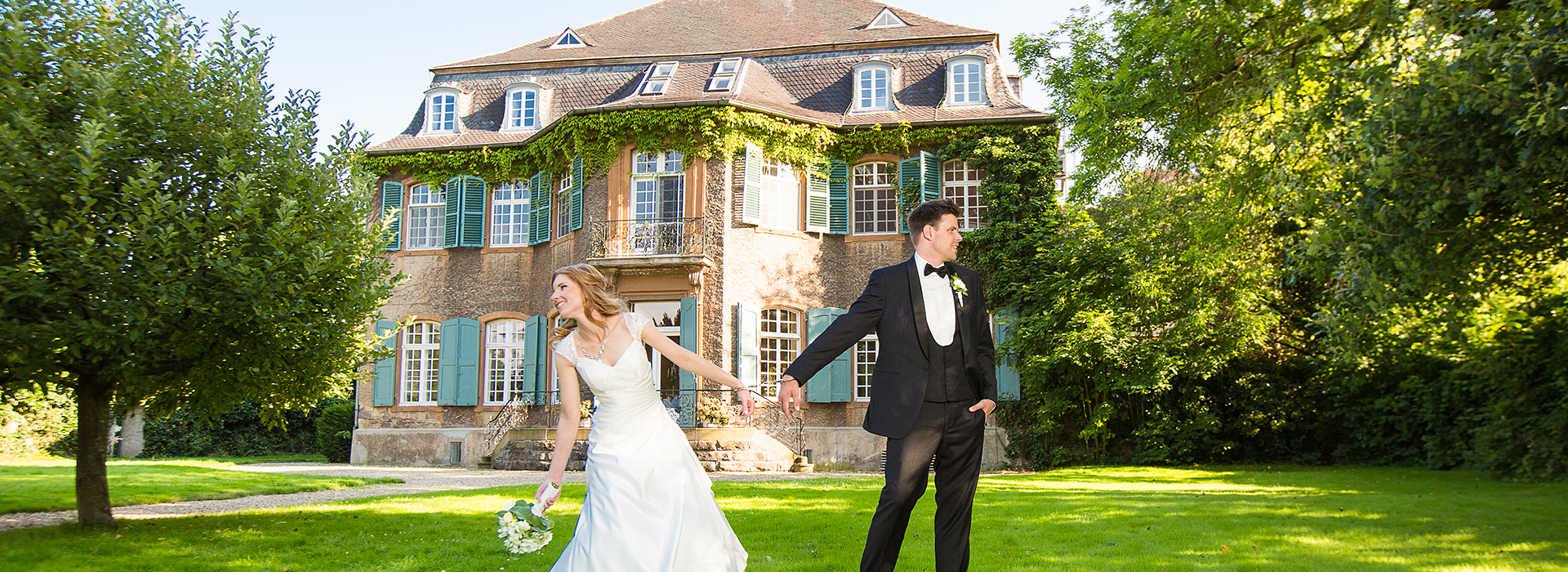 Hochzeitsfoto der freien Trauung von Sissy & Fabian auf Schloß Eicherhof in Leichlingen