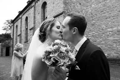 Hochzeitfoto in der Kirche von Haan-Gruiten und im Schloß Grünewald in Solingen