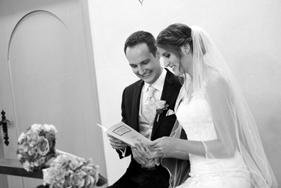 Hochzeitfoto in der Kirche von Haan-Gruiten und im Schloß Grünewald in Solingen