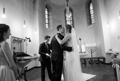 Hochzeitfoto in der Kirche von Haan-Gruiten und im Schloß Grünewald in Solingen