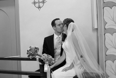 Hochzeitfoto in der Kirche von Haan-Gruiten und im Schloß Grünewald in Solingen