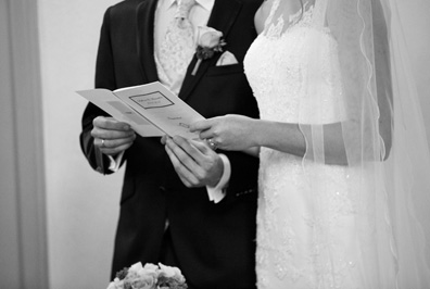 Hochzeitfoto in der Kirche von Haan-Gruiten und im Schloß Grünewald in Solingen