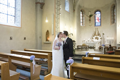 Hochzeitfoto in der Kirche von Haan-Gruiten und im Schloß Grünewald in Solingen