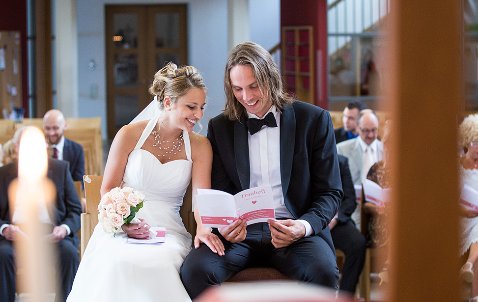 die kirchliche Trauung mit der Kamera von der Hochzeitsfotografin Gabi Förster begleitet